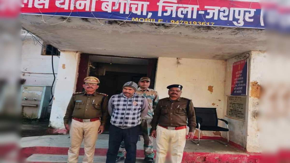 कांग्रेसी नेता ने मंदिर का लाउडस्पीकर कराया बंद, भक्तों को पूजा करने से भी रोका, पुलिस ने किया गिरफ्तार