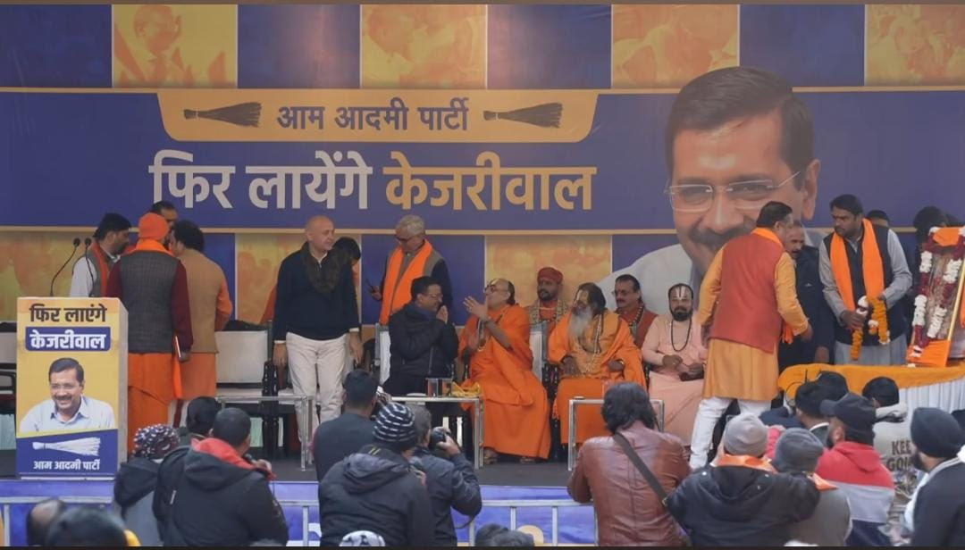 ‘सनातन’ पर केजरीवाल ने BJP को दिया जोर का झटका, भाजपा मंदिर प्रकोष्ठ के कई धर्मगुरु AAP में शामिल, लॉन्च किया ‘सनातन सेवा समिति’