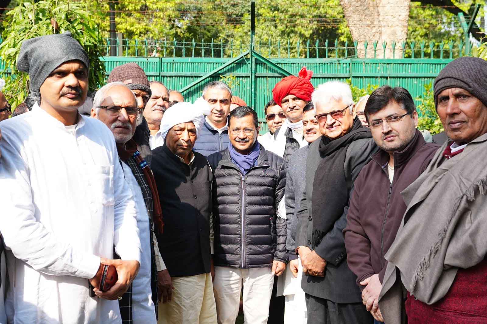 अरविंद केजरीवाल से जाट समाज के प्रतिनिधियों ने की मुलाकात, कहा- कोई भी सरकार अपना वादा पूरा नहीं करती