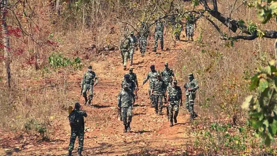 झारखंड में सुरक्षा बलों और माओवादियों के बीच मुठभेड़, एक महिला समेत 2 नक्सली ढेर