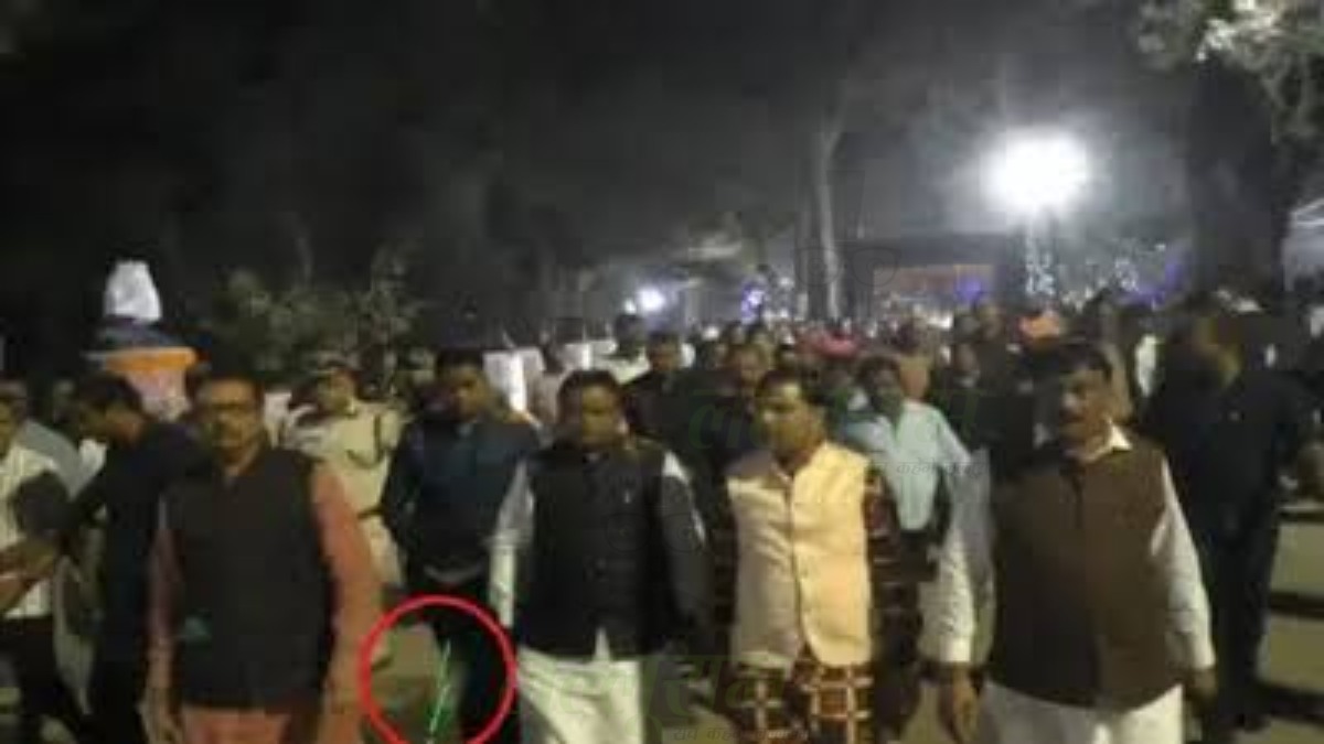 CM Security Lapses : सीएम के पास गिरा ड्रोन, मच गया हड़कंप, सुरक्षा व्यवस्था पर उठे सवाल