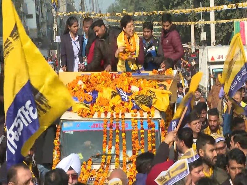 Delhi Assembly Elections 2025: नामांकन से पहले CM आतिशी का रोड शो, कालकाजी मंदिर में आशीर्वाद लेने के बाद कहा– जनता एक बार फिर ईमानदारी की राजनीति चुनेंगे 