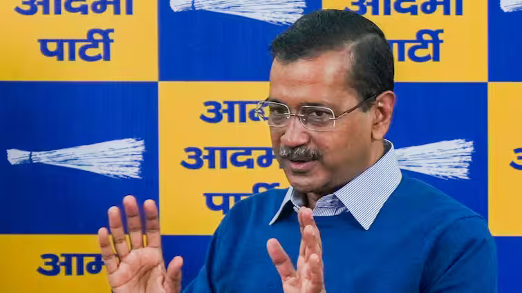 Delhi Election 2025: मुख्य चुनाव आयुक्त से मिले अरविंद केजरीवाल, कहा- प्रवेश वर्मा के घर तुरंत छापेमारी की जाए