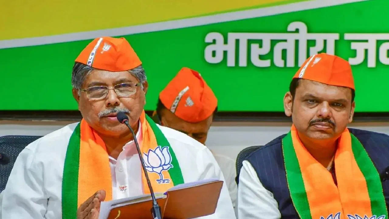 महाराष्ट्र के सरपंच हत्या मामले में इस मंत्री पर गिर सकती है गाज, सरकार के मुखिया के तौर पर CM देवेंद्र फडणवीस फैसले लेने में पूरी तरह सक्षम..
