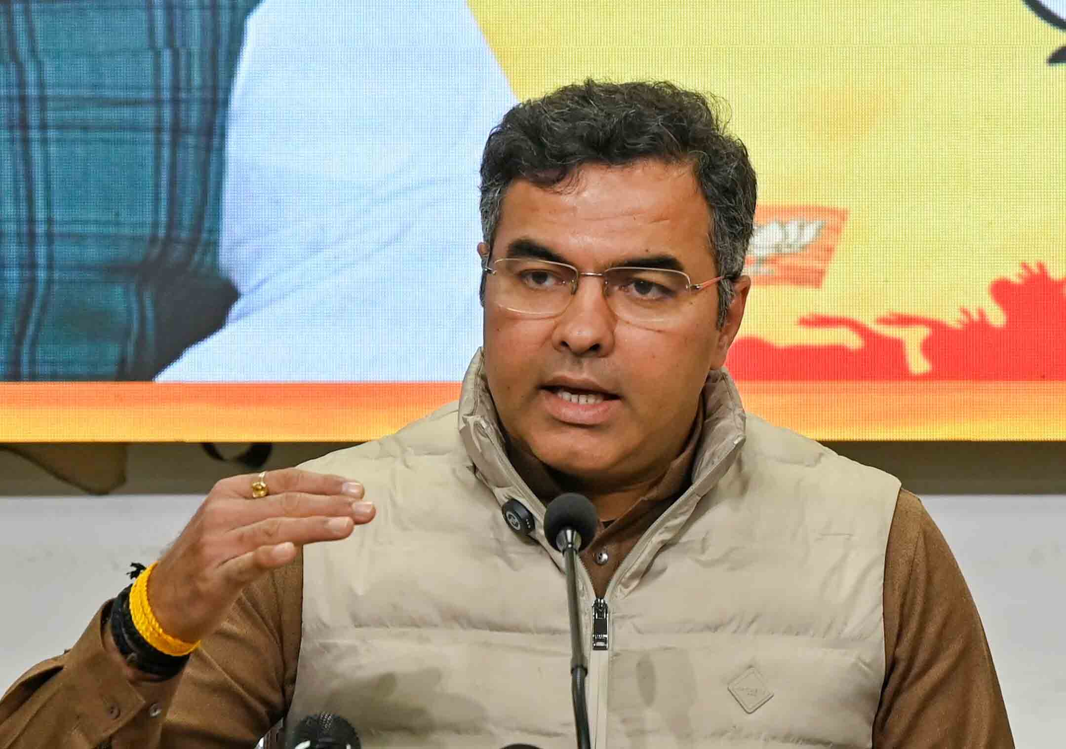 Delhi Election 2025: चुनाव आयोग का प्रवेश वर्मा के खिलाफ एक्शन दिए जांच के आदेश; आचार संहिता उल्लंघन का लगा आरोप
