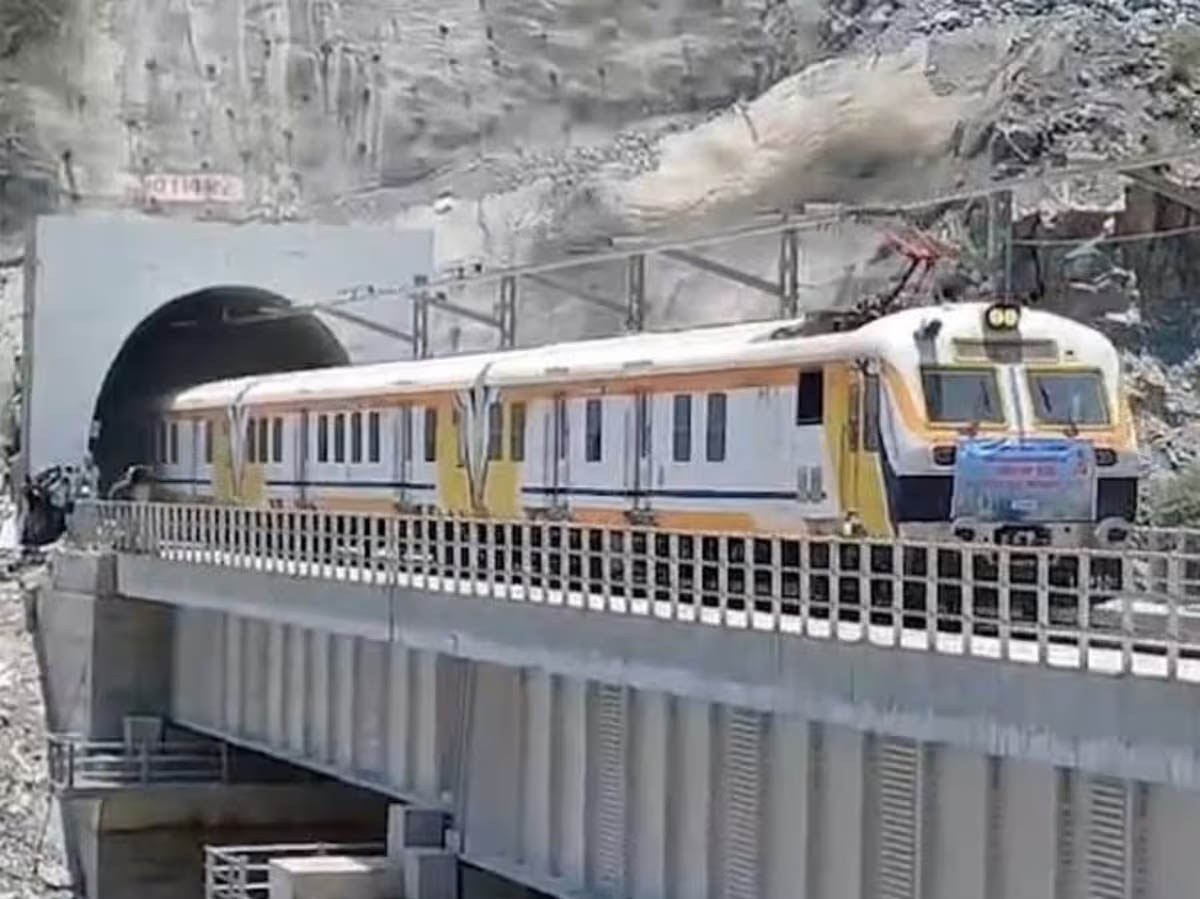 ट्रेन से ‘जन्नत’ का सफर; कटरा-बडगाम ट्रैक पर हुआ सफल ट्रायल, नदियों-पहाड़ों से गुजरेगी रेल लाइन