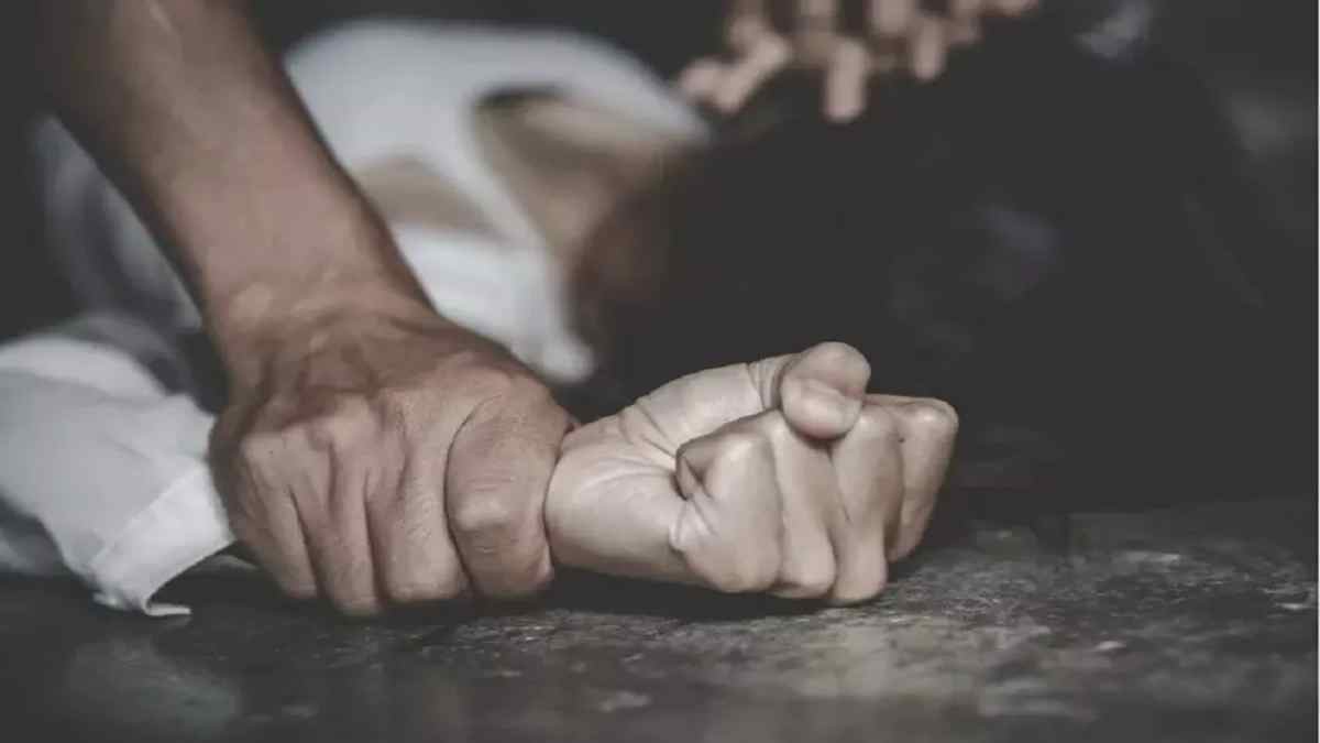 जूनियर डॉक्टर से दरिंदगी: साथी डॉक्टर ने बॉयज हॉस्टल ले जाकर किया दुष्कर्म, परीक्षा देने आई थी छात्रा