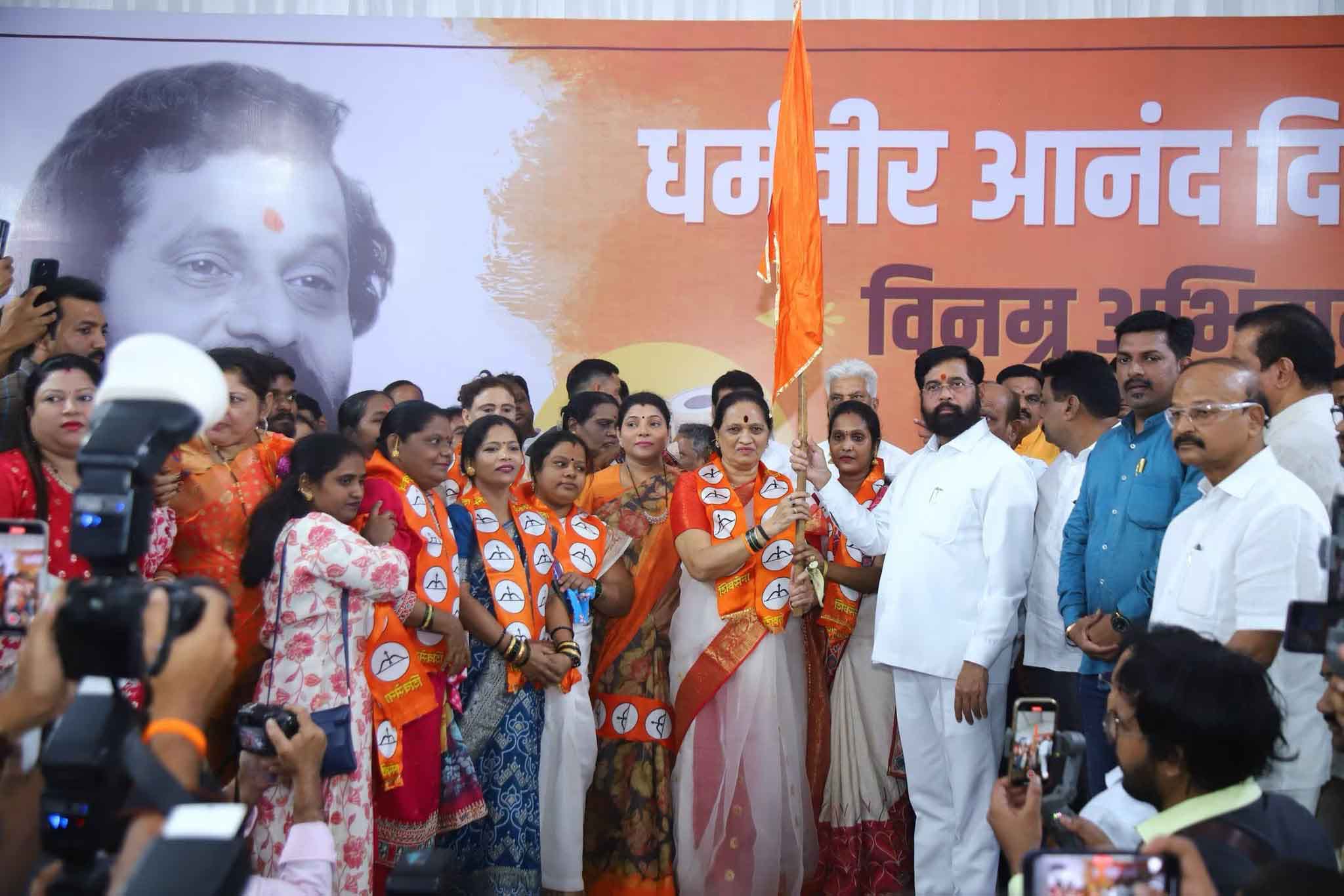 बीएमसी चुनाव से पहले उद्धव ठाकरे को लगा बड़ा झटका, शिवसेना UBT नेता राजुल पटेल शिंदे गुट में शामिल