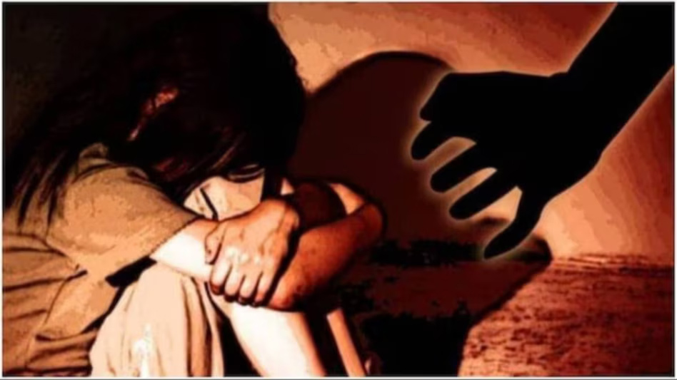 ट्यूशन टीचर का गंदा खेलः एक्स्ट्रा क्लास के बहाने नाबालिक छात्रा के साथ करता था अश्लील हरकत; फिर एक दिन….?