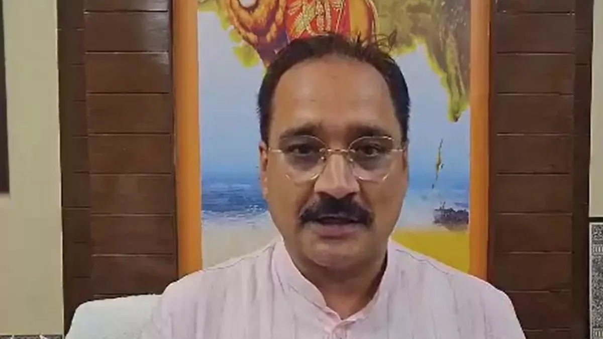 Delhi Election की घोषणा से पहले राजनीति पारा हाई, BJP का आरोप-चुनाव अफसरों को धमका रहे AAP नेता