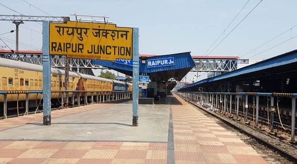Raipur Railway News: GM आए निरीक्षण में तो काट दिया बिजली चोरी का कनेक्शन, जाते ही फिर जोड़ा… देखें  Video रायपुर रेलवे स्टेशन में कैसे हो रही बिजली चोरी