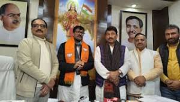 Delhi: कांग्रेस को बड़ा झटका, पूर्वांचल कमेटी के अध्यक्ष शिवाजी सिंह BJP में हुए शामिल