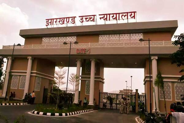 हाईकोर्ट ने झारखंड सरकार को लगाई फटकार, कहा- सरकार रेवड़ियां बांट रही, विधवा को 3 साल से 18 लाख का इंतजार क्यों?