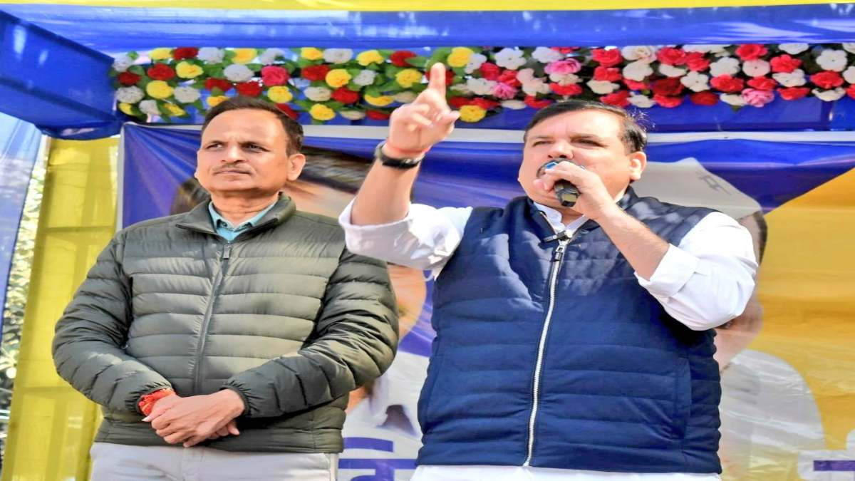 ‘दिल्ली में अब डोनाल्ड ट्रंप का आना बाकी…’ AAP का BJP पर हमला, कहा- ‘न बटेंगे न कटेंगे, सब मिलकर भगाएंगे…