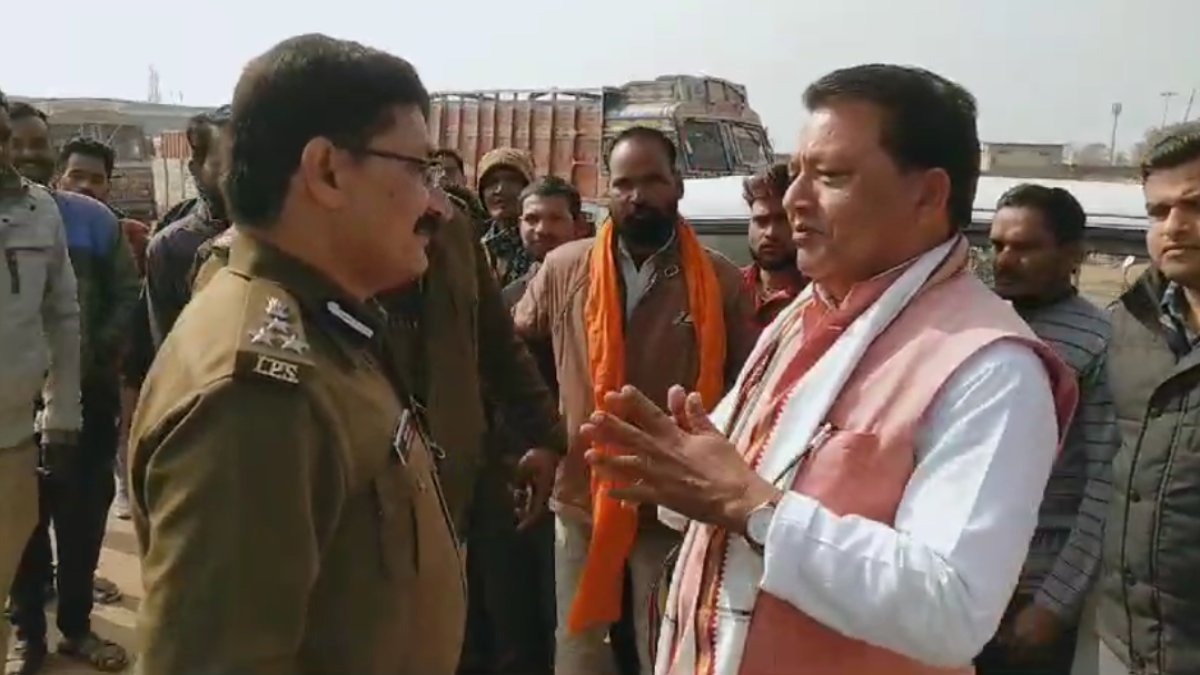 हूटर पर चल रही चालानी कार्रवाई रुकवाने पहुंचे विधायक, एसपी ने माननीय को ही पढ़ा दिया कानून का पाठ, फिर…   