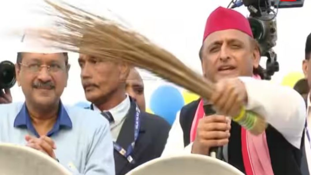 अखिलेश यादव ने ‘हाथ’ में थामा ‘झाड़ू’: दिल्ली में केजरीवाल के साथ किया रोड शो, BJP पर बोला हमला, कांग्रेस का नाम लिए बिना कह दी ये बड़ी बात