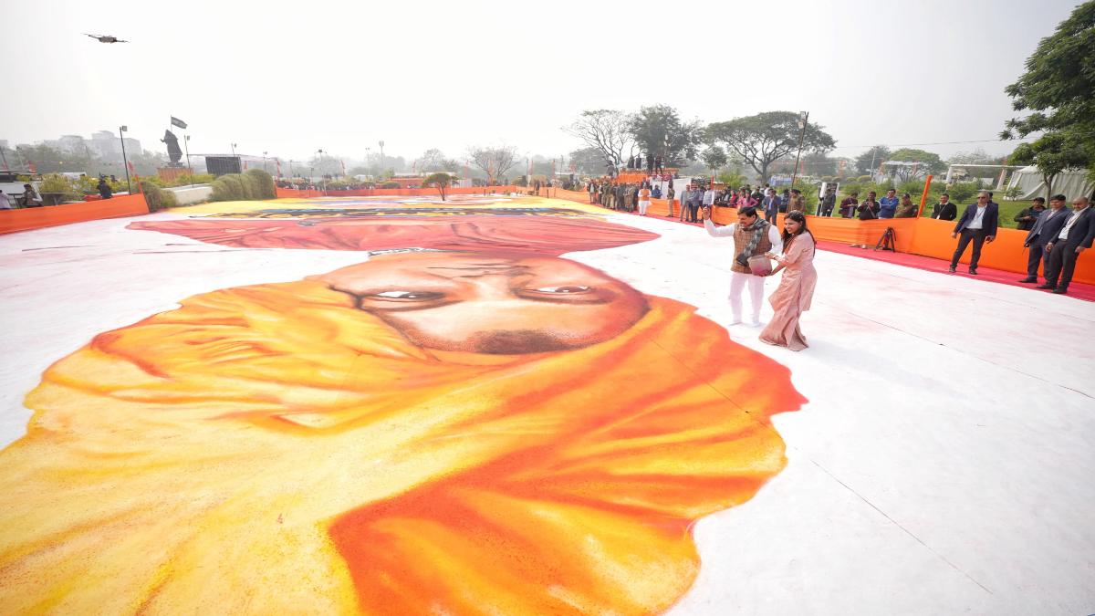 भोपाल में बना नया रिकॉर्ड: स्वामी विवेकानंद की 18 हजार स्क्वेयर फीट में बनी विश्व की सबसे बड़ी 3D रंगोली, CM डॉ मोहन ने किया शुभारंभ