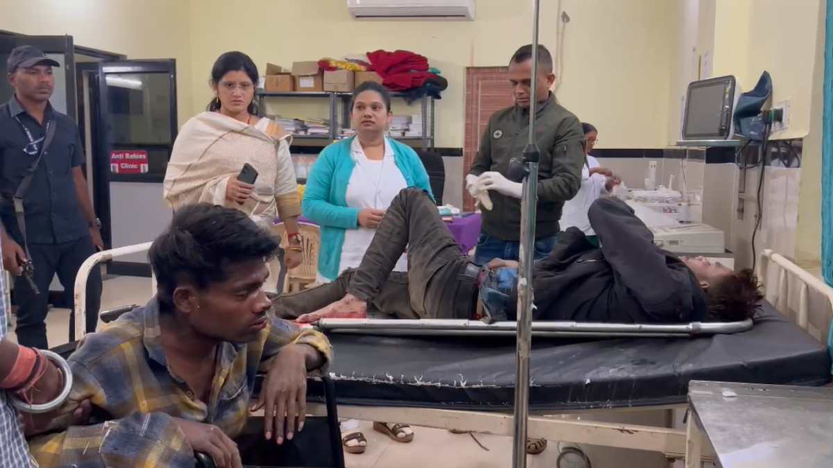 तीन बाइकों में भिड़ंत, 5 लोग घायल, विधायक हर्षिता ने पहुंचाया अस्पताल