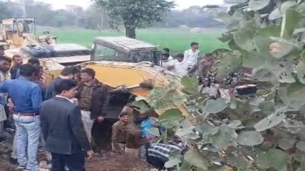 Chhindwara well collapsed: छिंदवाड़ा में निर्माणाधीन कुआं धंसा, 15 घंटे से रेस्क्यू ऑपरेशन जारी, 30 फीट की गहराई में फंसे तीन मजदूर 