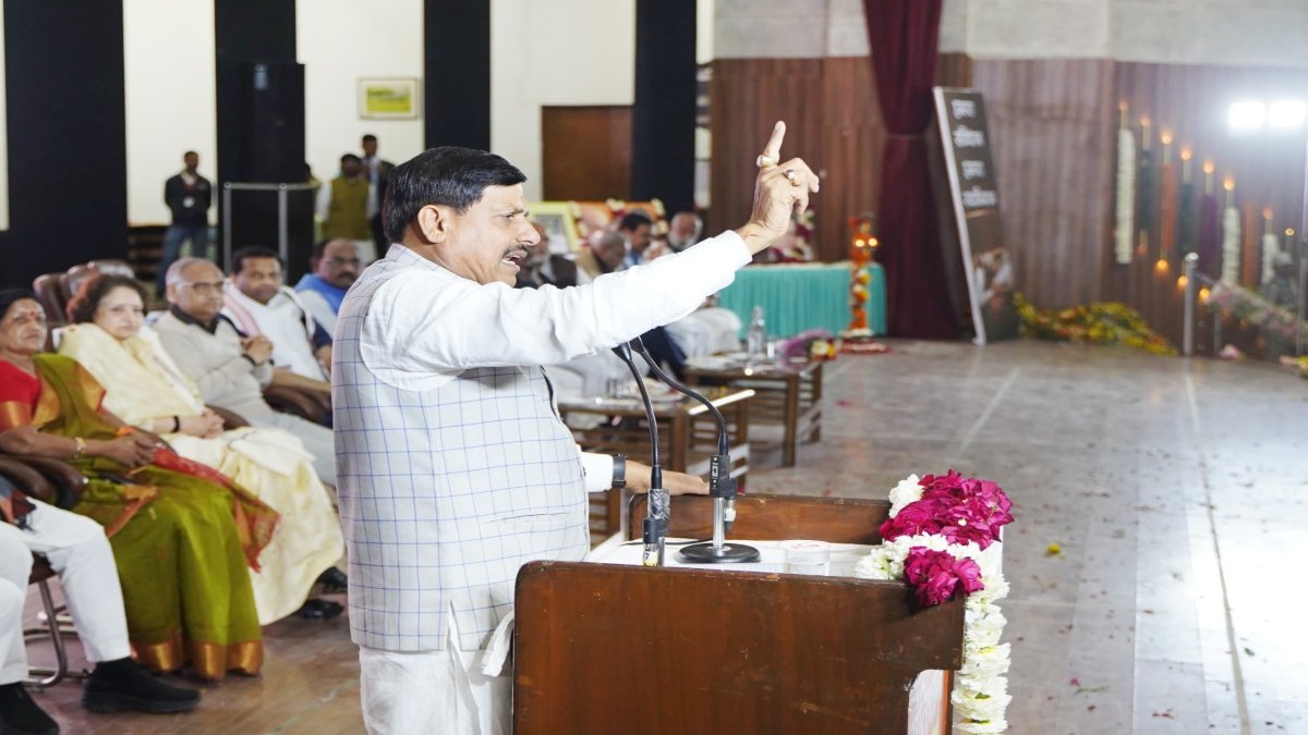 ‘कांग्रेस ने बापू के खानदान को मिटाने का किया काम ‘, CM डॉ. मोहन ने साधा निशाना, बोले- आज नकली गांधी परिवार असली बन रहा
