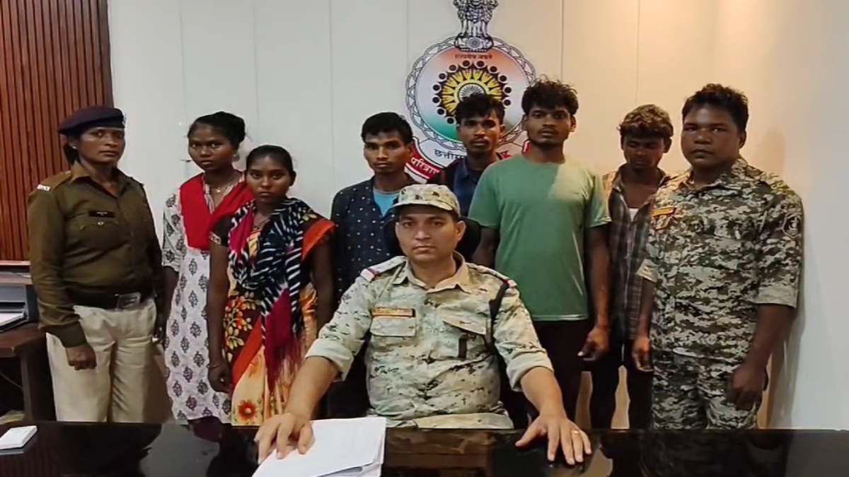 CG Naxalites Arrested : पुलिस को मिली बड़ी सफलता, 2 ईनामी सहित 6 नक्सली गिरफ्तार