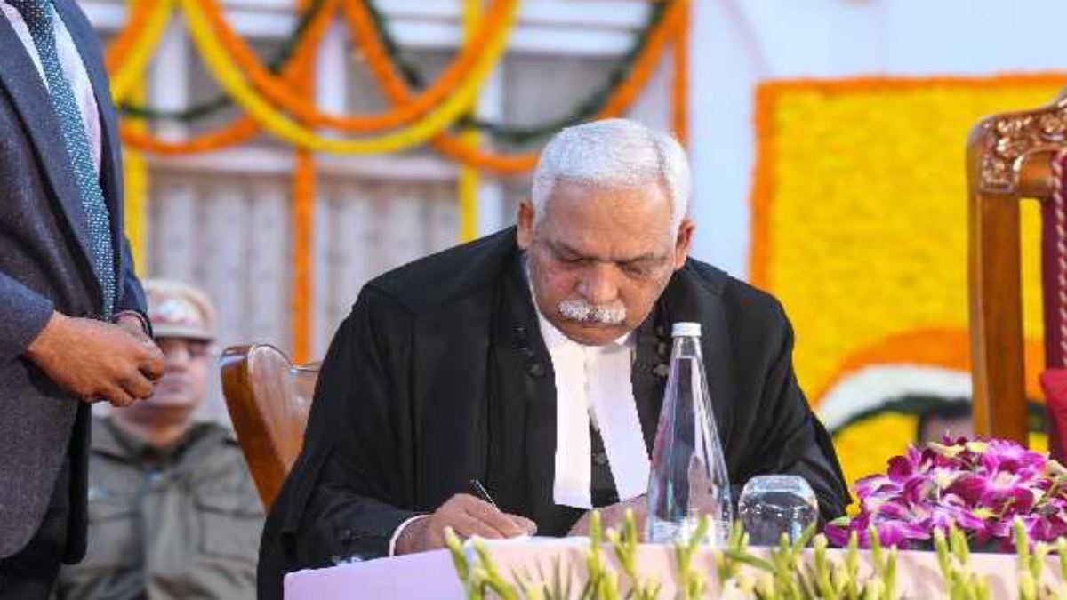 Delhi HC New Chief Justice: पिता के चेंबर में वकील के तौर पर किया काम, इलाहाबाद के जज बॉम्बे हाईकोर्ट के बने CJ, जानें कौन है देवेंद्र कुमार उपाध्याय