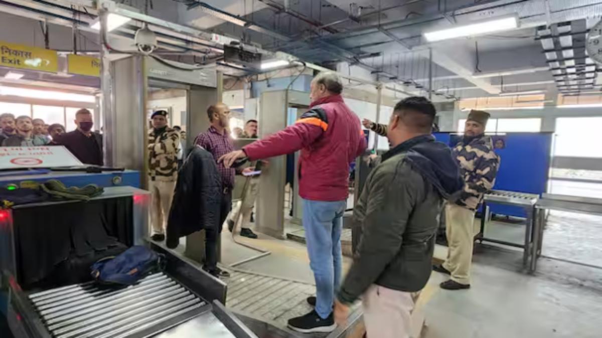दिल्ली मेट्रो स्टेशन पर सुरक्षा बढ़ी: यात्रियों को कड़ी जांच से गुजरना होगा, जानिए क्या है वजह