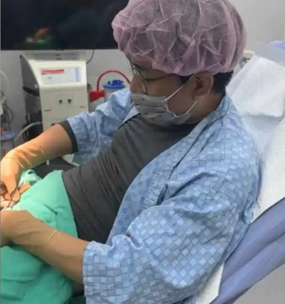 Nasbandi: पत्नी के प्यार में पागल डॉक्टर ने खुद कर ली अपनी नसबंदी, शेयर किया Video, 11 मिनट के वीडियो में असहनीय दर्द, साहस और खुशी का दिखा अंदाज