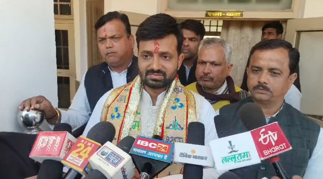 ‘शराबबंदी प्रोपेगैंडा है…’, उप नेता प्रतिपक्ष का सरकार पर हमला, कटारे ने कहा- शराब माफियाओं को फायदा पहुंचाने लाइसेंसी दुकानें की जा रहीं बंद  