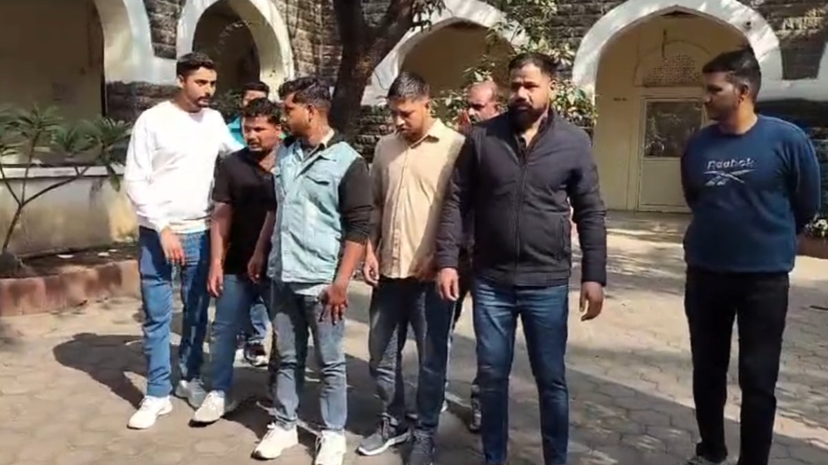 फर्जी एडवाइजरी कंपनी में क्राइम ब्रांच ने मारा छापा: मुनाफे का लालच देकर करते थे ठगी, चार आरोपी गिरफ्तार, 800 लोगों को बना चुके थे शिकार