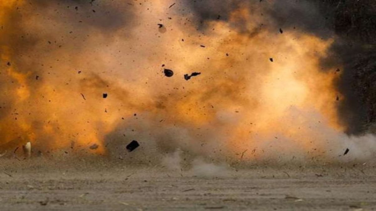 IED Blast : नक्सलियों ने किया आईईडी ब्लास्ट, चपेट में आने से BSF के दो जवान घायल