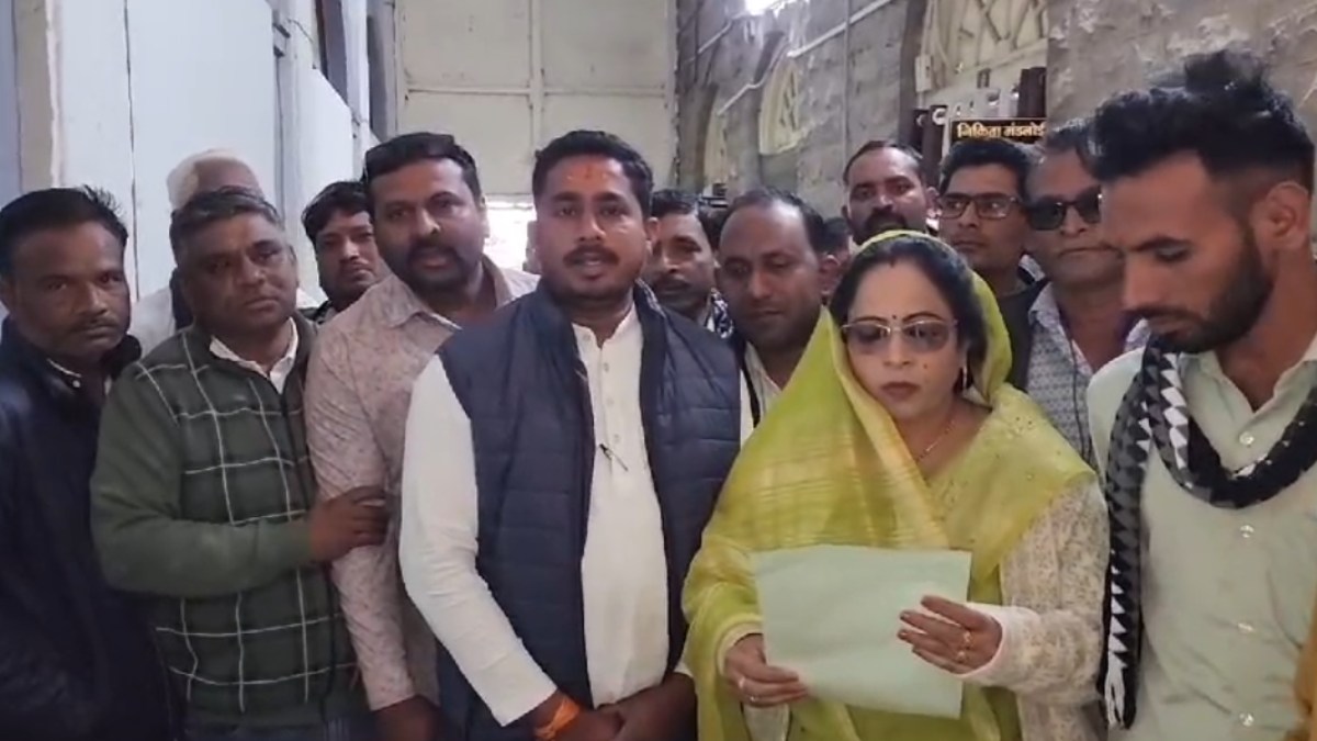 अपनी ही सरकार में विधायक को देना पड़ रहा ज्ञापन: कलेक्ट्रेट पहुंची बीजेपी विधायक, दो जनपदों के नेता भी मौजूद, जानें क्या है पूरा मामला