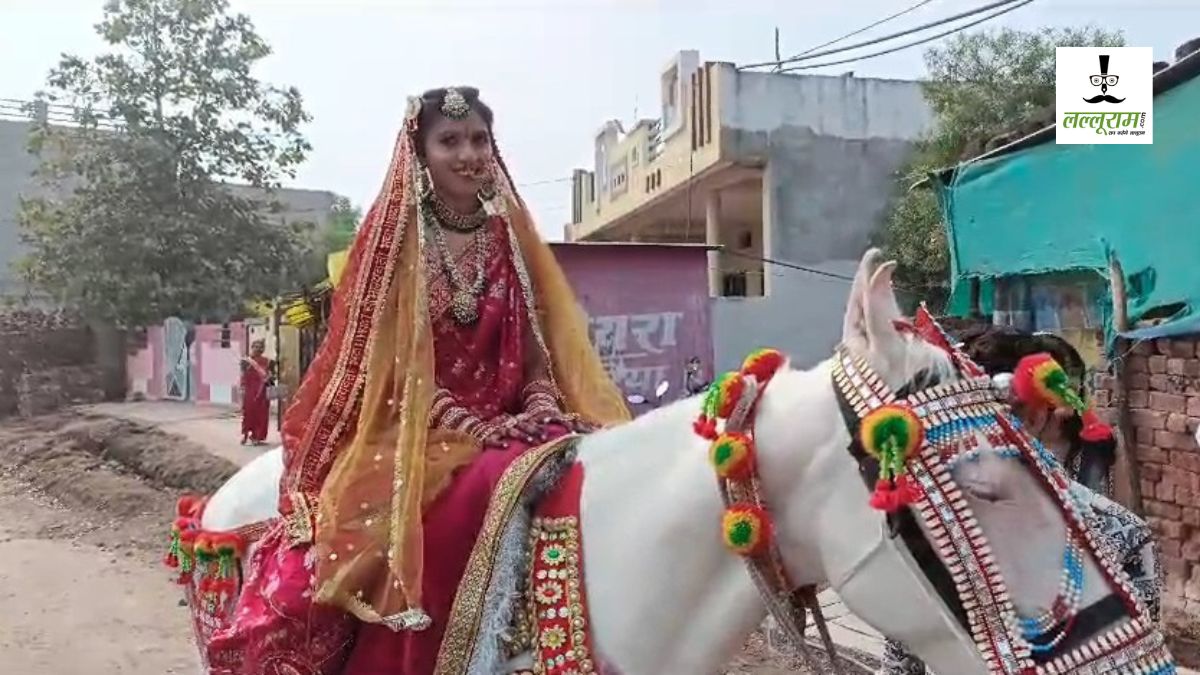 MP में एक शादी ऐसी भी… घोड़ी पर सवार हुई किसान की बेटी, DJ की धुन पर जमकर थिरके परिजन, जानें अनोखी मैरिज की रोचक स्टोरी