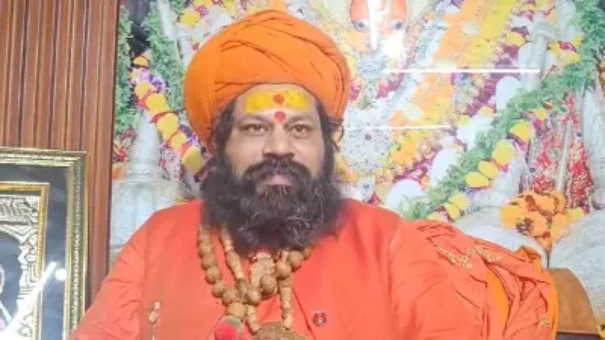 महंत राजू दास को होगी जेल! पूर्व CM मुलायम सिंह यादव के खिलाफ विवादित टिप्पणी करने पर सपा नेता ने दर्ज कराई FIR