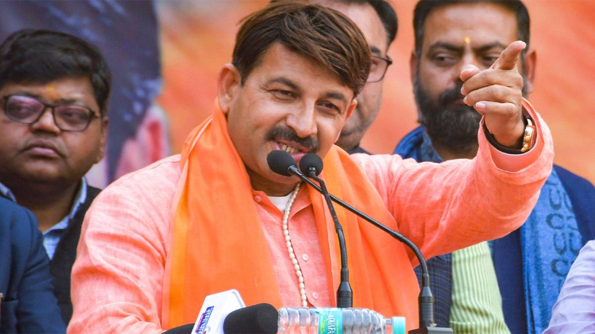 ‘दिल्ली हमारी मां है’, मनोज तिवारी का AAP पर बड़ा हमला, केजरीवाल पर पूर्वांचलियों के अपमान का लगाया आरोप