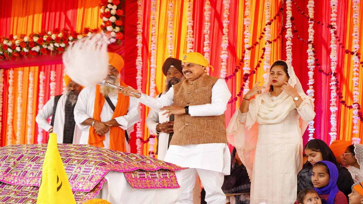 सीएम डॉ मोहन ने गुरुद्वारा में टेका माथा: प्रदेशवासियों के सुख-समृद्धि की कामना की, कहा- गुरु महाराज ने धर्म संस्कृति को बचाने का अद्भुत काम किया