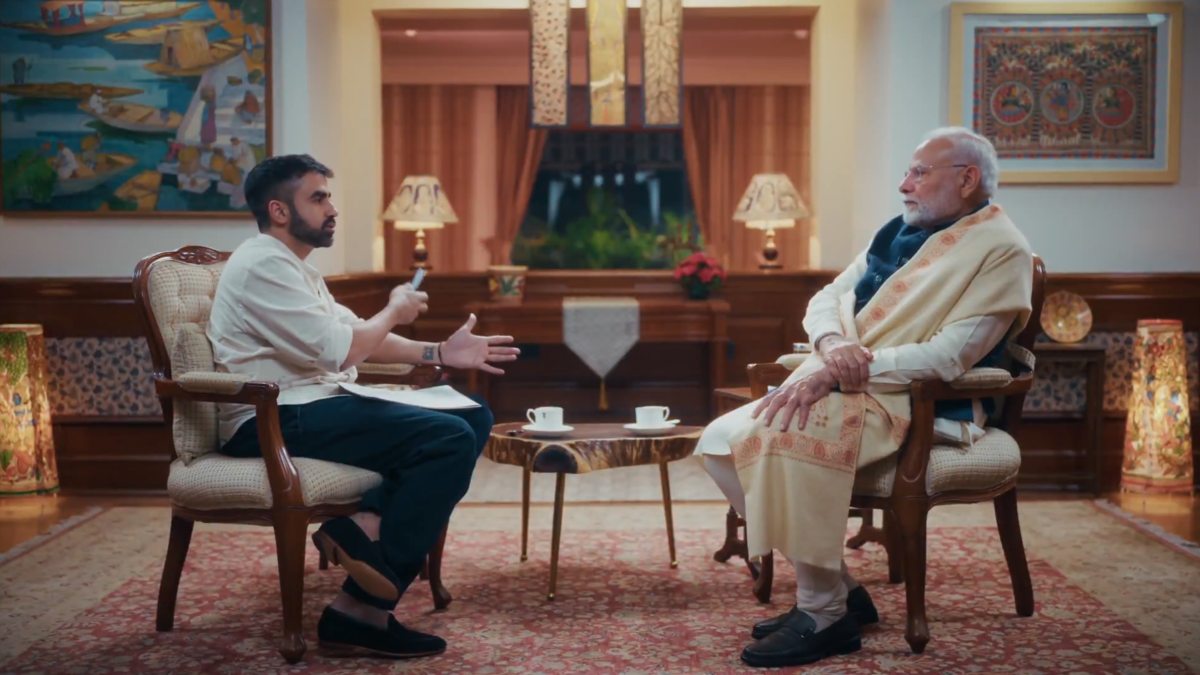 ‘मनुष्य हूं, भगवान नहीं… मुझसे भी गलतियां होती हैं’, अपने पहले Podcast में बोले PM मोदी, कहा- राजनीति में युवा मिशन लेकर आएं, Watch Video