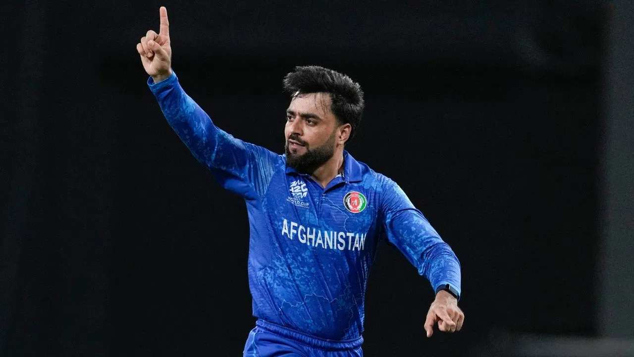7 विकेट झटकते ही इतिहास रच देंगे ‘करामाती खान’, बन जाएंगे ऐसा कारनामा करने वाले दुनिया के पहले गेंदबाज