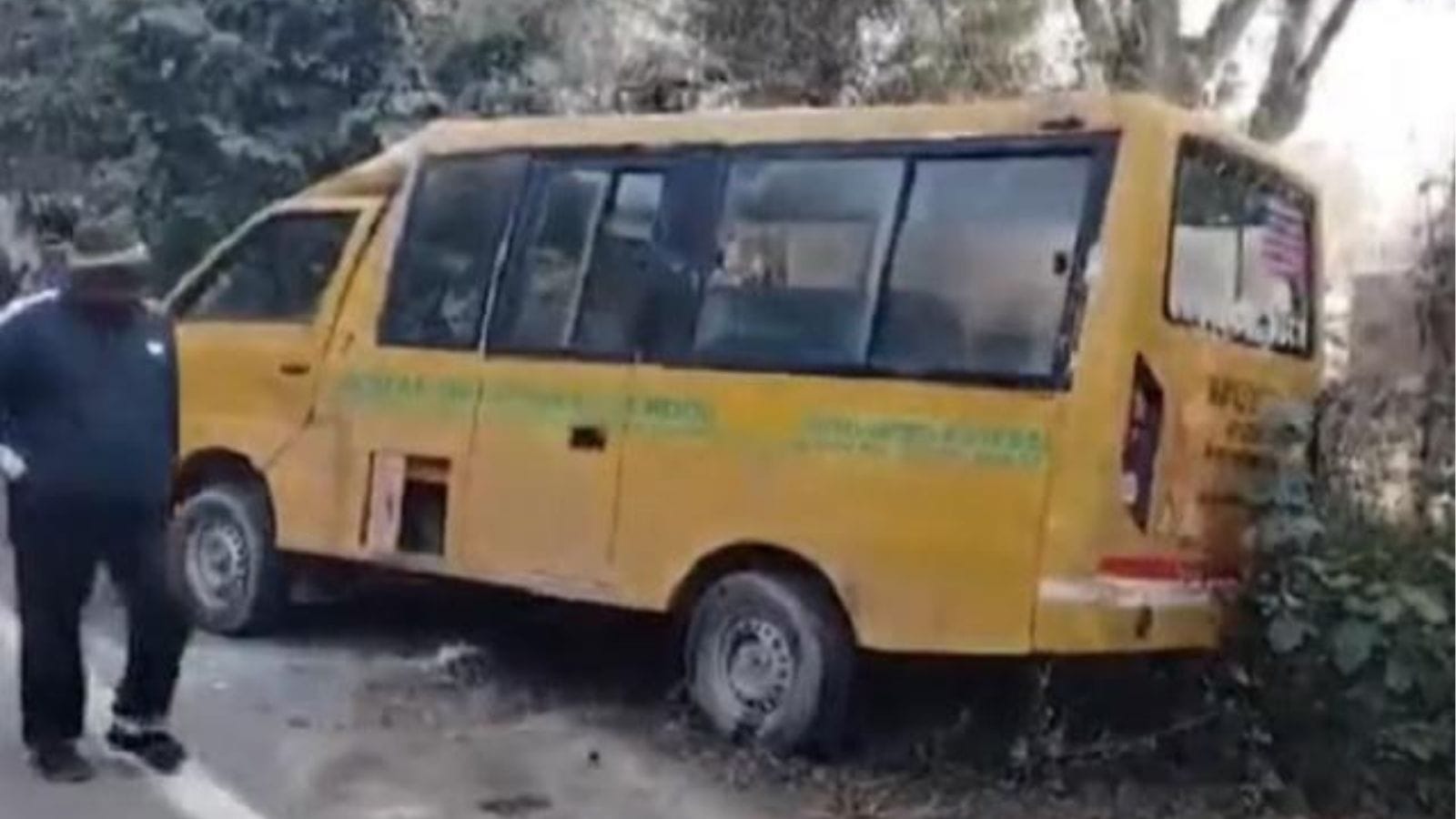 पंजाब : स्कूली वैन और कार की हुई टक्कर, 11 बच्चे घायल