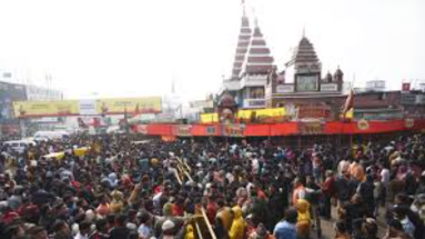 Bihar News: साल के पहले दिन पटना के मंदिरों में उमड़ी भक्तों की भीड़