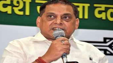 Bihar News: नीरज कुमार का तेजस्वी यादव पर पलटवार, कहा- ‘उन्हें अपने पिताजी को लेकर इस तरह का बयान नहीं देना चाहिए’
