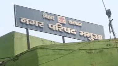 Bihar News: भभुआ शहर को दूषित कर रहे दुकानदार, नगर परिषद ने चलाया स्वच्छता अभियान