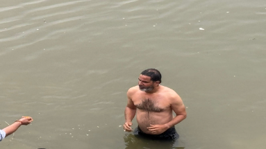 Bihar News: पटना में प्रशांत किशोर ने अपने समर्थकों के साथ किया गंगा स्नान, फिर…