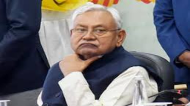 Bihar News: नीतीश कुमार के महिला संबंधी आपत्तिजनक बयान से भड़की बेगूसराय की छात्राएं, कहा- 2005 से पहले भी अच्छे-अच्छे कपड़े पहनती थी महिलाएं