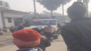 Bihar News: धक्का मारकर स्टार्ट हुई पुलिस की गाड़ी, छापेमारी करने गई थी पुलिस की टीम