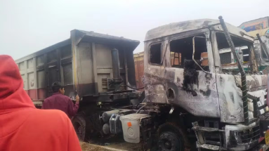 Bihar News: आरा-छपरा हाइवे पर ट्रेलर में लगी भीषण आग, ड्राइवर और कंडक्टर की दर्दनाक मौत