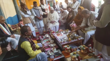 Bihar News: गया में अनिल अंबानी ने पूर्वजों का किया पिंडदान, पत्नी टीना अंबानी और बेटे रहे मौजूद