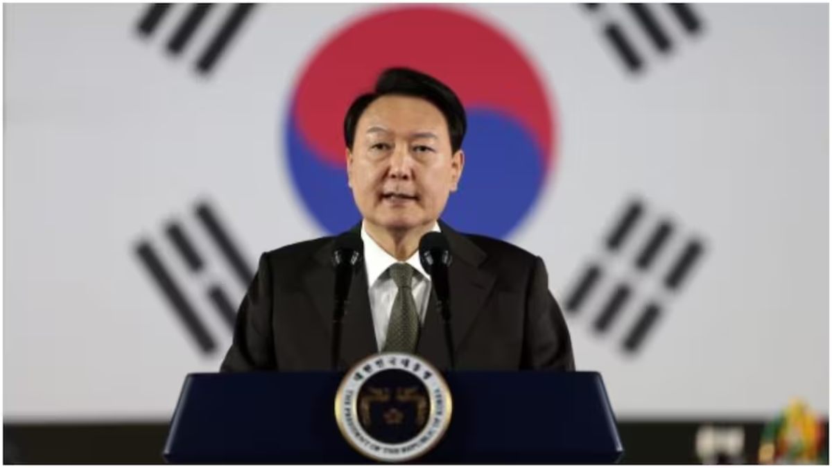 Yoon Suk Yeol: दक्षिण कोरिया के राष्ट्रपति यूं सूक येओल गिरफ्तार, पुलिस सीढ़ी लगाकर घर में घुसी और उठाकर ले गई