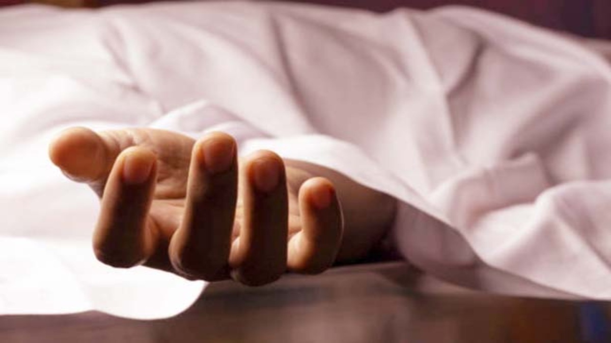 प्रत्याशी का बैनर उतार रहा था युवक, तभी हुआ कुछ ऐसा कि चली गई जान, जानें पूरा मामला