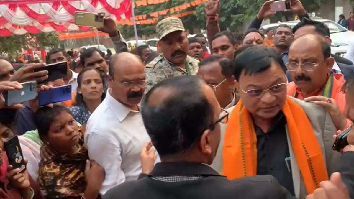 मंत्री जी ! आप कंपनी के नहीं जनता के प्रतिनिधि हैं…: वैभव बेमेतरिहा
